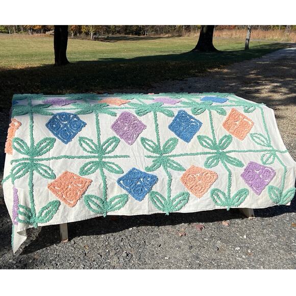 Vtg Chenille Bedspread Coverlet Twin 72x86 Geometric Floral Cottage Farmhouse - Picture 1 of 11